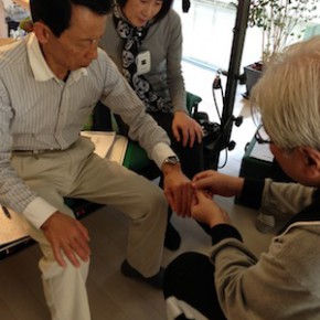 東洋医学の神秘〜指握り健康法WS(第4回)の様子 東洋医学の神秘〜指握り健康法WS(第4回)の様子