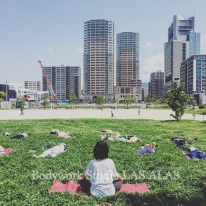 三密なしで!パーク&オンラインヨガ@千早中央公園 三密なしで!パーク&オンラインヨガ@千早中央公園